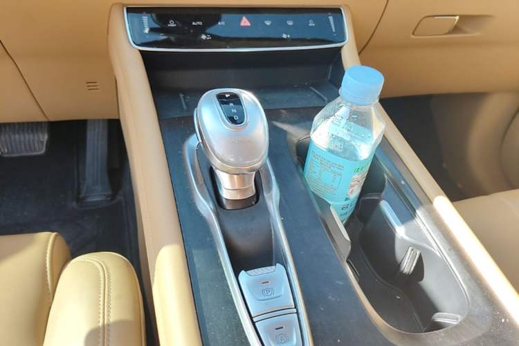 Used VOYAH Dream 2022 0-Emission Version Plus Intelligent Driving Package 475 km Gear Lever