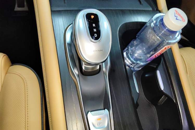 Used VOYAH Dream 2022 0-Emission Edition Dream+ Smart Range Package – 605 km Gear Lever