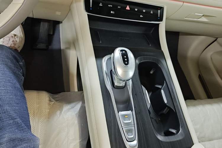 Used VOYAH Dream 2022 Low-Carbon Edition Dream+ Smart Enjoyment Package Gear Lever