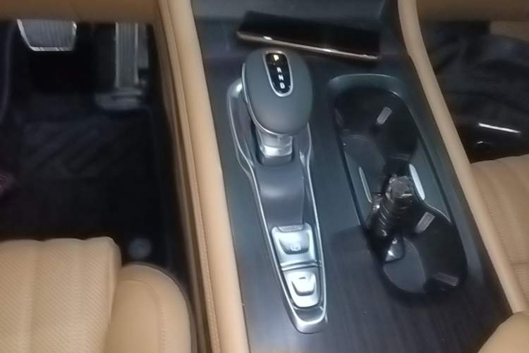 Used VOYAH Dream 2022 Low-Carbon Edition Dream+ Smart Enjoyment Package Gear Lever