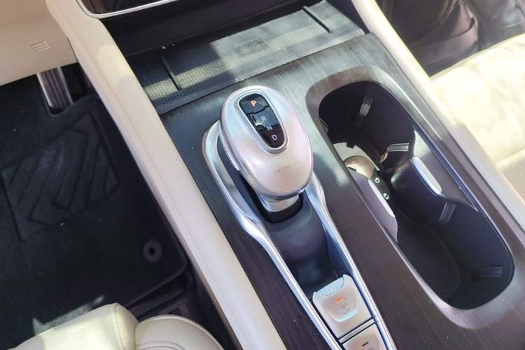Used VOYAH Dream 2022 0-Emission Version Plus Intelligent Driving Package 475 km Gear Lever