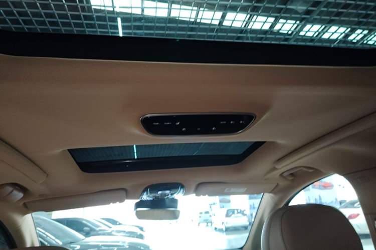 Used VOYAH Dream 2022 0-Emission Edition Dream+ Smart Range Package – 605 km Headliner