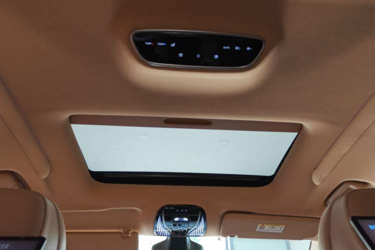 Used VOYAH Dream 2022 0-Emission Edition Dream+ Smart Range Package – 605 km Headliner