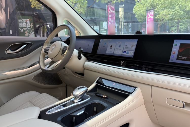 Used VOYAH Dream 2022 Low-Carbon Edition Dream+ Smart Enjoyment Package Interior 3