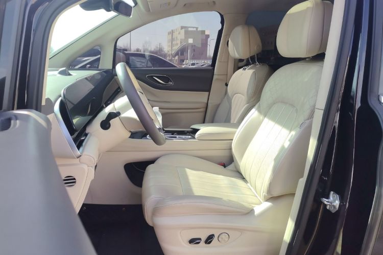 Used VOYAH Dream 2022 0-Emission Version Range of 475 km Left Front Seat