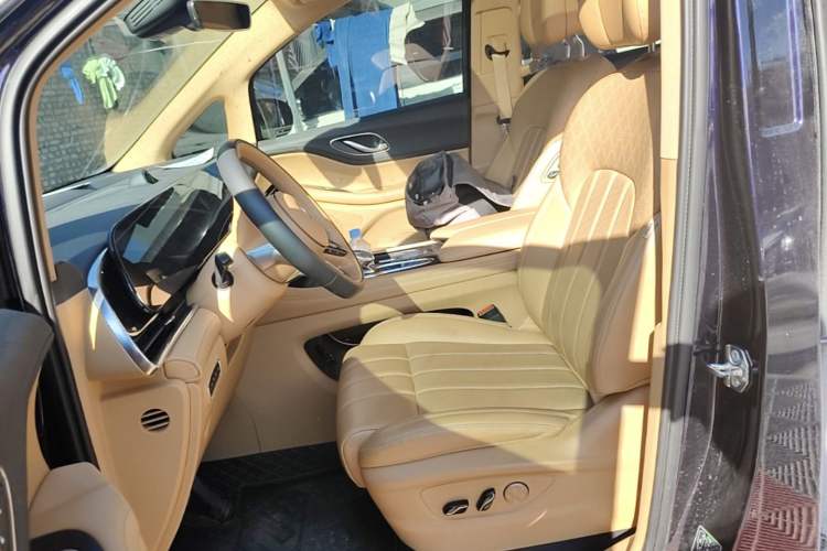 Used VOYAH Dream 2022 0-Emission Version Plus Intelligent Driving Package 475 km Left Front Seat