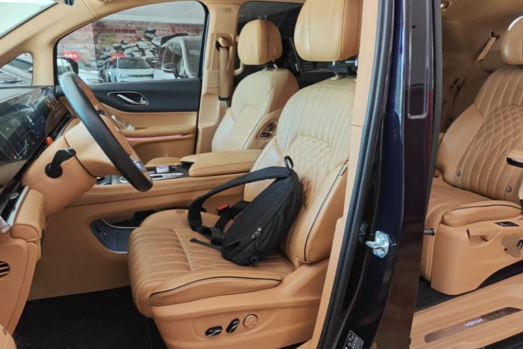 Used VOYAH Dream 2022 0-Emission Edition Dream+ Smart Range Package – 605 km Left Front Seat