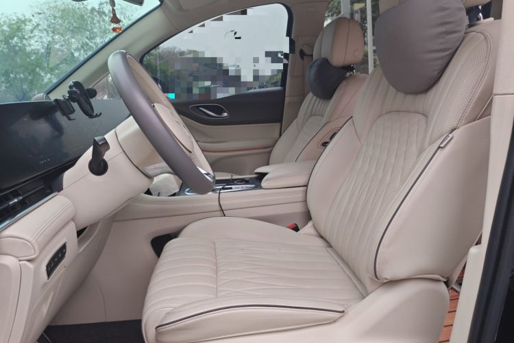 Used VOYAH Dream 2022 0-Emission Edition Dream+ Smart Range Package – 605 km Left Front Seat