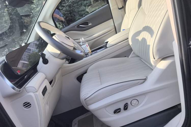 Used VOYAH Dream 2022 Low-Carbon Edition Dream+ Smart Enjoyment Package Left Front Seat