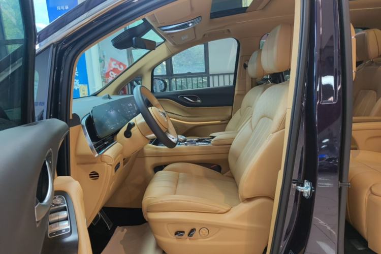 Used VOYAH Dream 2022 0-Emission Version Plus Intelligent Driving Package 475 km Left Front Seat