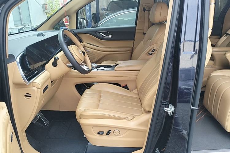 Used VOYAH Dream 2022 Zero-Carbon Edition Plus Intelligent Driving & Range Package—605 km Left Front Seat
