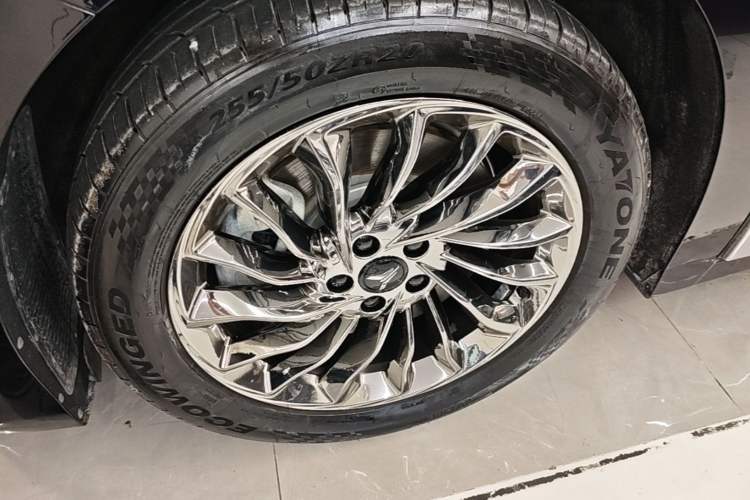 Used VOYAH Dream 2022 Low-Carbon Edition Dream+ Smart Enjoyment Package Left Front Wheel Hub