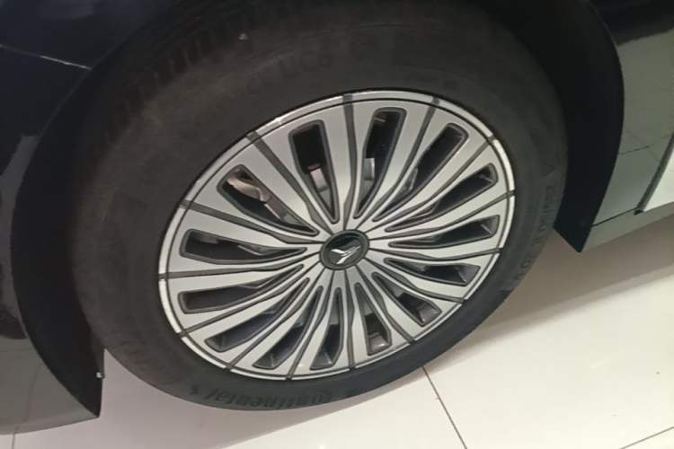 Used VOYAH Dream 2022 0-Emission Edition Dream+ Smart Range Package – 605 km Left Front Wheel Hub