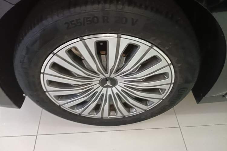 Used VOYAH Dream 2022 0-Emission Edition Dream+ Smart Range Package – 605 km Left Front Wheel Hub