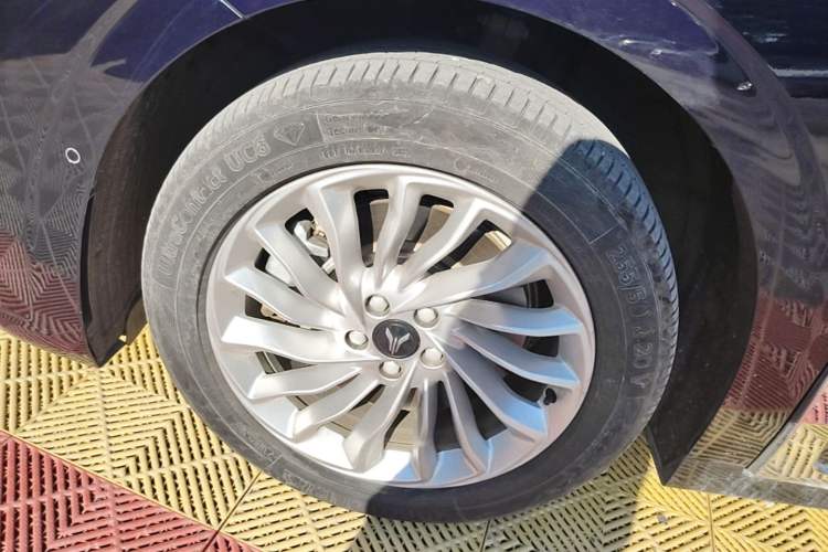 Used VOYAH Dream 2022 0-Emission Version Plus Intelligent Driving Package 475 km Left Front Wheel Hub