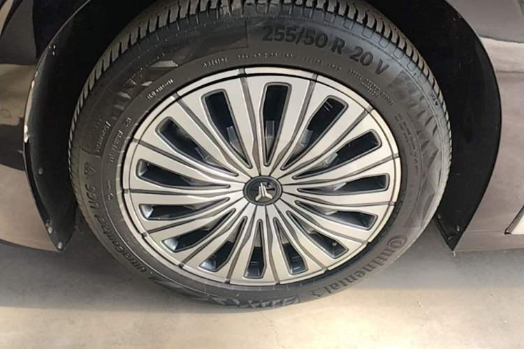 Used VOYAH Dream 2022 0-Carbon Edition Dream+ Smart Enjoyment Package 475 km Left Front Wheel Hub