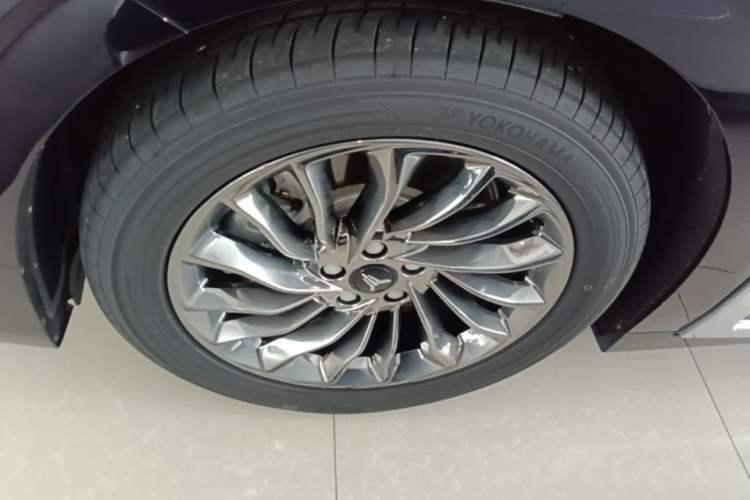Used VOYAH Dream 2022 Low-Carbon Edition Dream+ Smart Enjoyment Package Left Front Wheel Hub