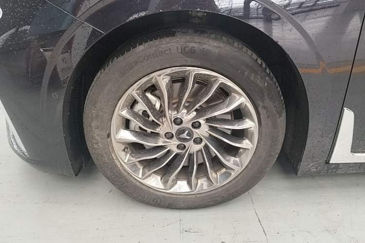 Used VOYAH Dream 2022 Low-Carbon Edition Dream+ Smart Enjoyment Package Left Front Wheel Hub