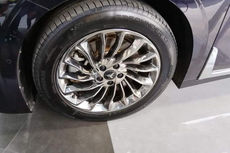 Used VOYAH Dream 2022 0-Emission Version Plus Intelligent Driving Package 475 km Left Front Wheel Hub