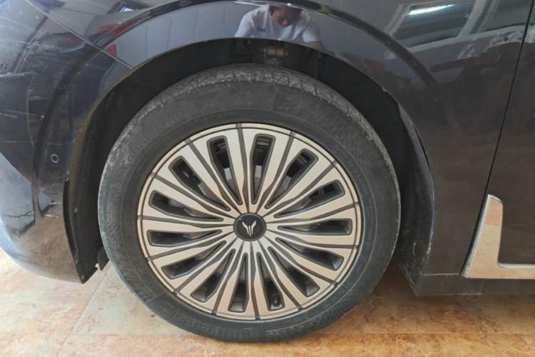 Used VOYAH Dream 2022 0-Emission Edition Dream+ Smart Range Package – 605 km Left Front Wheel Hub
