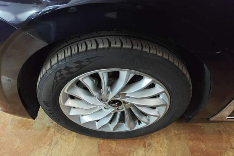 Used VOYAH Dream 2022 Zero-Carbon Edition Plus Intelligent Driving & Range Package—605 km Left Front Wheel Hub