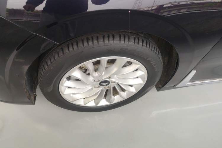 Used VOYAH Dream 2022 Low-Carbon Edition Plus Intelligent Driving Package Left Front Wheel Hub