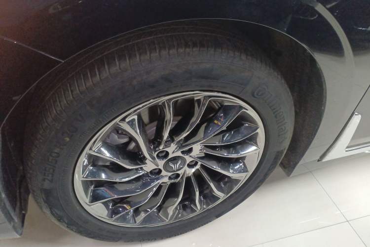Used VOYAH Dream 2022 Low-Carbon Edition Dream+ Smart Enjoyment Package Left Front Wheel Hub