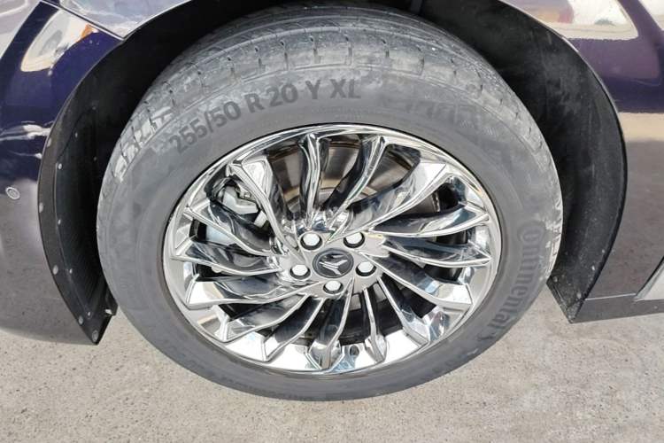 Used VOYAH Dream 2022 Low-Carbon Edition Dream+ Smart Enjoyment Package Left Front Wheel Hub