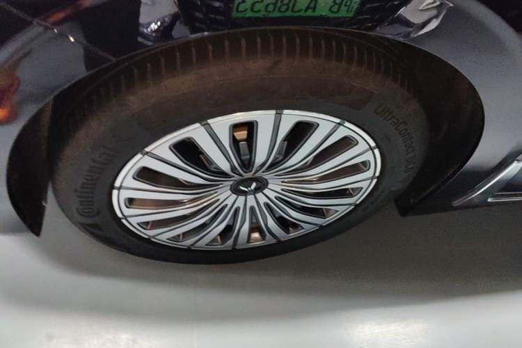 Used VOYAH Dream 2022 0-Emission Edition Dream+ Smart Range Package – 605 km Left Front Wheel Hub