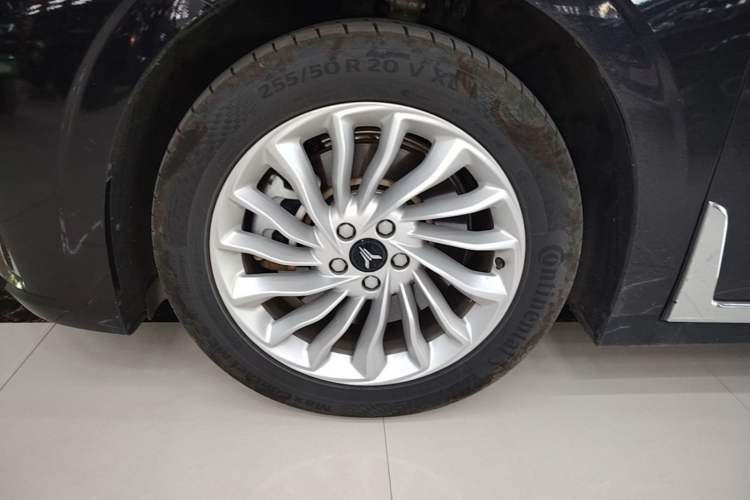 Used VOYAH Dream 2022 0-Emission Version Plus Intelligent Driving Package 475 km Left Front Wheel Hub
