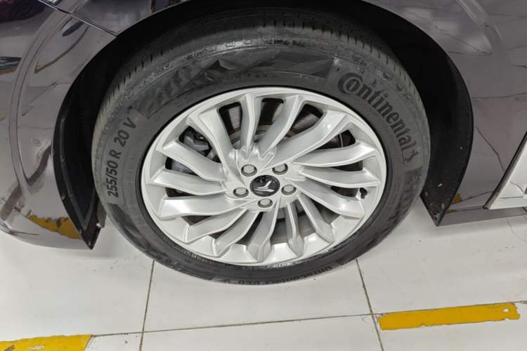 Used VOYAH Dream 2022 Low-Carbon Edition Plus Intelligent Driving Package Left Front Wheel Hub
