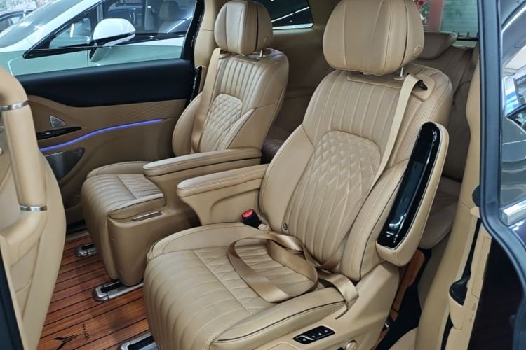 Used VOYAH Dream 2022 Low-Carbon Edition Dream+ Smart Enjoyment Package Left Rear Seat