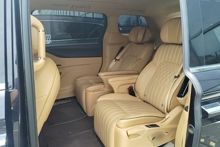Used VOYAH Dream 2022 0-Emission Version Range of 475 km Left Rear Seat