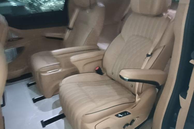 Used VOYAH Dream 2022 0-Emission Edition Dream+ Smart Range Package – 605 km Left Rear Seat
