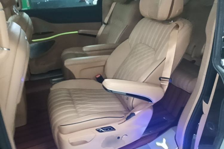 Used VOYAH Dream 2022 0-Emission Edition Dream+ Smart Range Package – 605 km Left Rear Seat