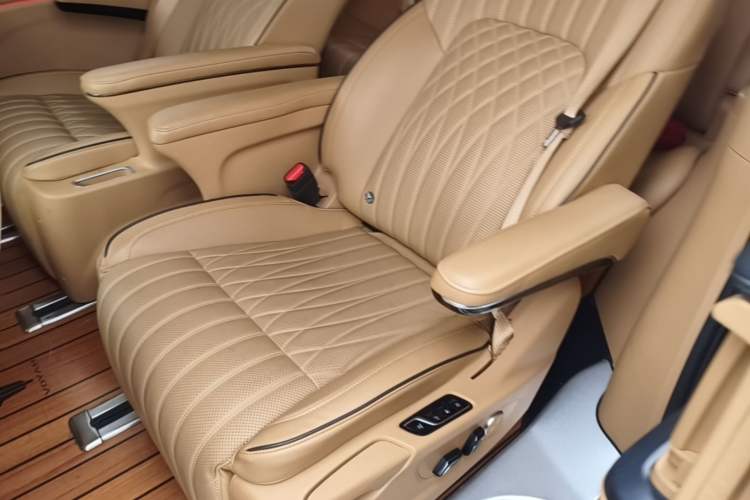 Used VOYAH Dream 2022 Low-Carbon Edition Dream+ Smart Enjoyment Package Left Rear Seat