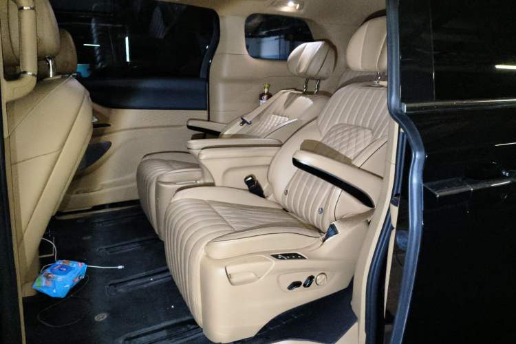 Used VOYAH Dream 2022 Low-Carbon Edition Dream+ Smart Enjoyment Package Left Rear Seat