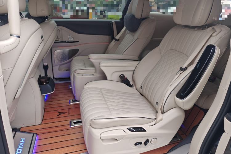 Used VOYAH Dream 2022 0-Emission Edition Dream+ Smart Range Package – 605 km Left Rear Seat