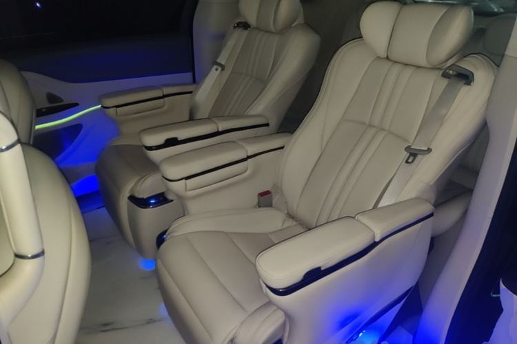 Used VOYAH Dream 2022 Low-Carbon Edition Dream+ Smart Enjoyment Package Left Rear Seat
