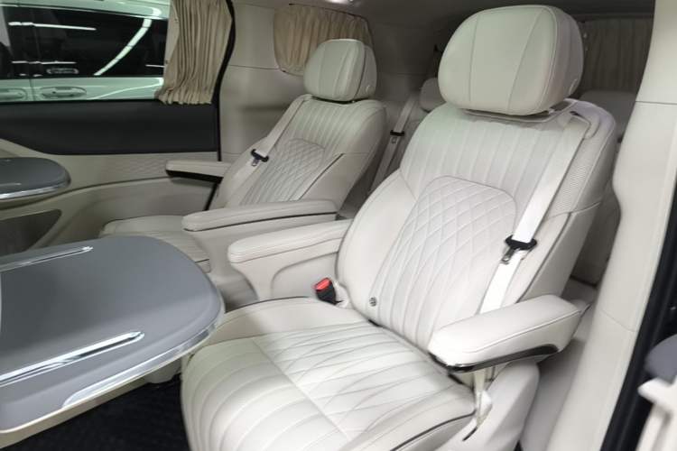 Used VOYAH Dream 2022 Low-Carbon Edition Dream+ Smart Enjoyment Package Left Rear Seat