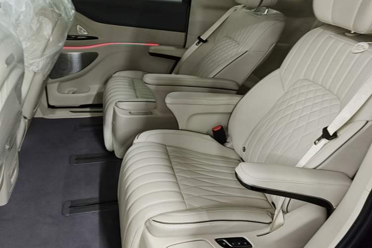 Used VOYAH Dream 2022 Low-Carbon Edition Dream+ Smart Enjoyment Package Left Rear Seat