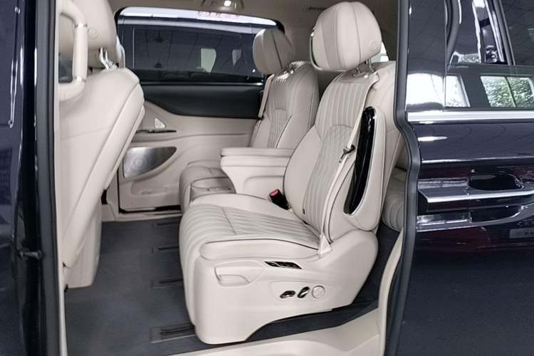 Used VOYAH Dream 2022 Low-Carbon Edition Dream+ Smart Enjoyment Package Left Rear Seat