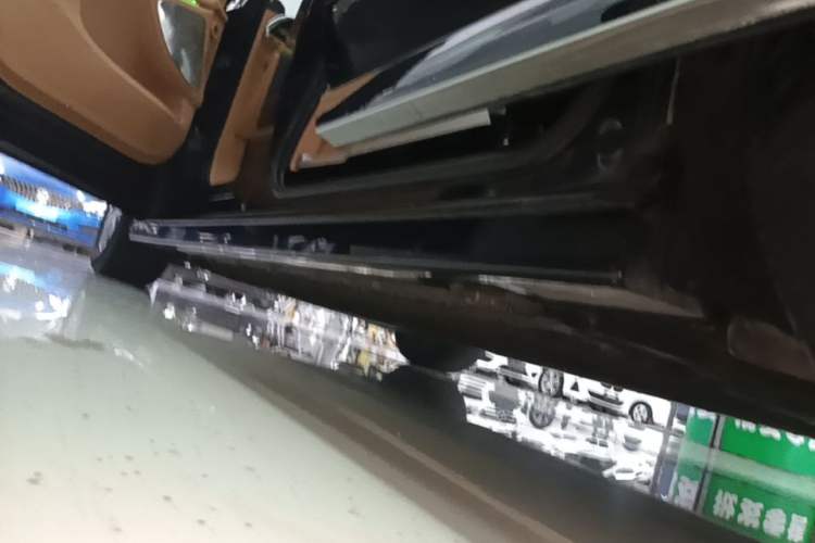 Used VOYAH Dream 2022 0-Emission Edition Dream+ Smart Range Package – 605 km Left Side Sill