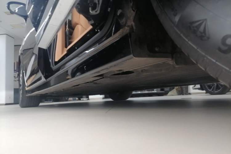 Used VOYAH Dream 2022 Low-Carbon Edition Dream+ Smart Enjoyment Package Left Side Sill