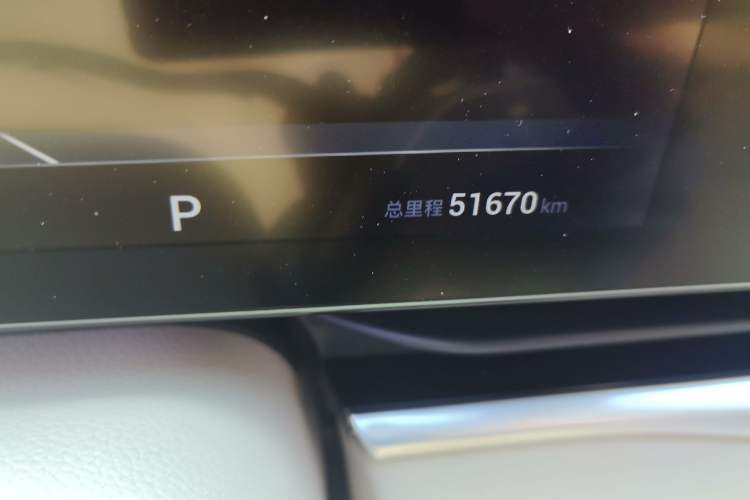 Used VOYAH Dream 2022 0-Emission Version Range of 475 km Odometer Close Up