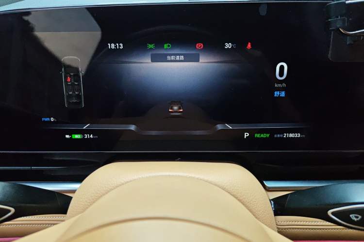 Used VOYAH Dream 2022 0-Emission Version Range of 475 km Odometer Close Up