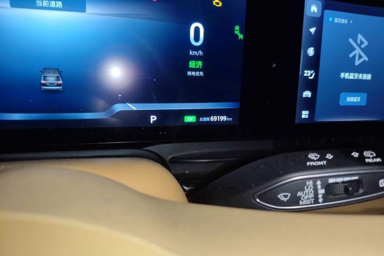 Used VOYAH Dream 2022 Low-Carbon Edition Dream+ Smart Enjoyment Package Odometer Close Up