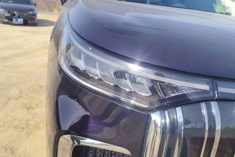 Used VOYAH Dream 2022 0-Emission Version Range of 475 km Right Front Headlight