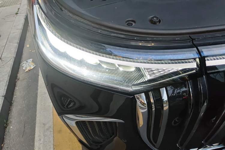 Used VOYAH Dream 2022 0-Emission Version Range of 475 km Right Front Headlight