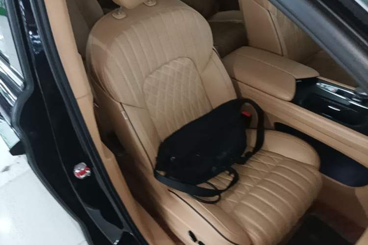 Used VOYAH Dream 2022 0-Emission Edition Dream+ Smart Range Package – 605 km Right Front Seat